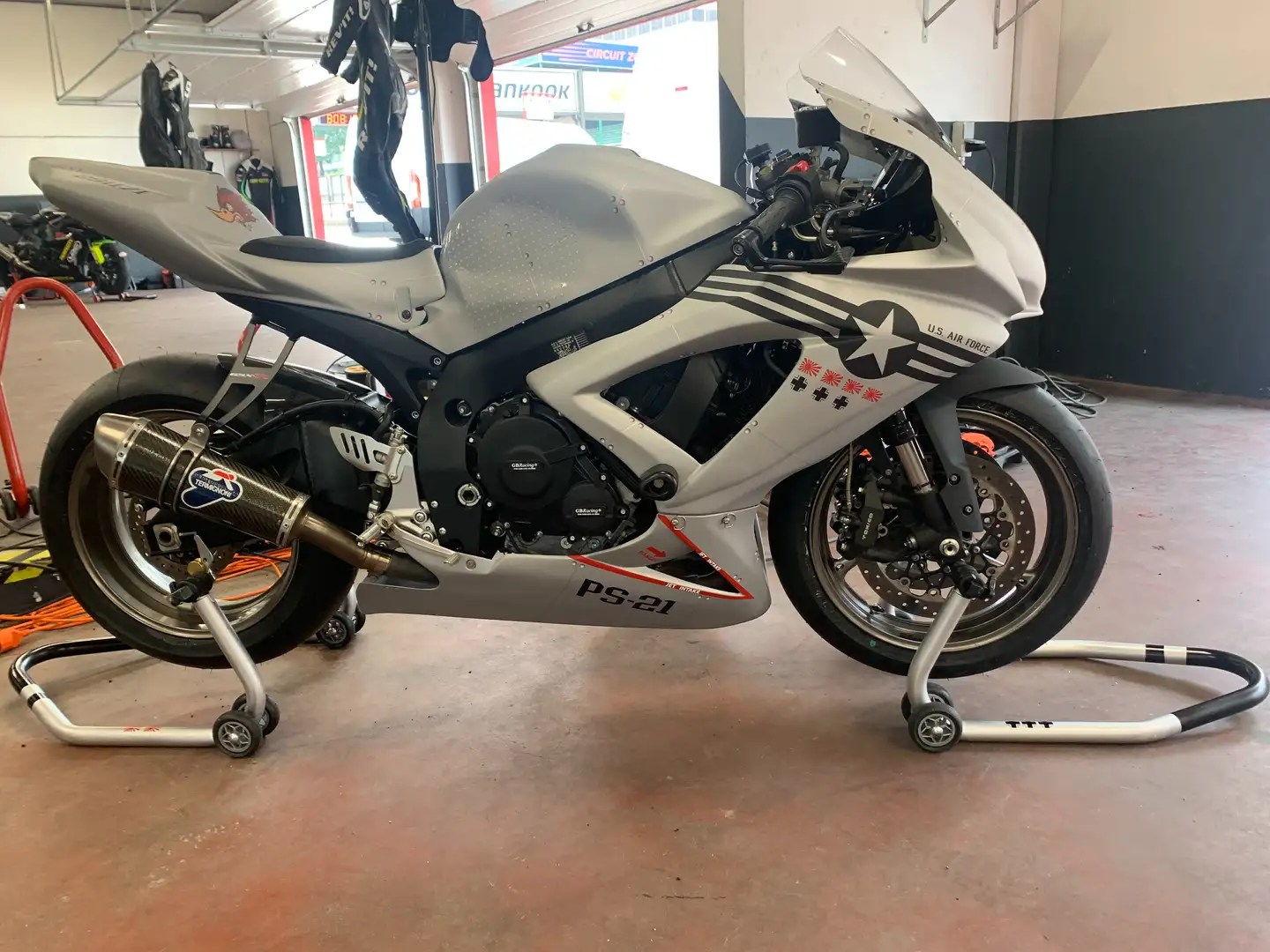 Suzuki GSR 750 Série spécial 2010 Argent - 2