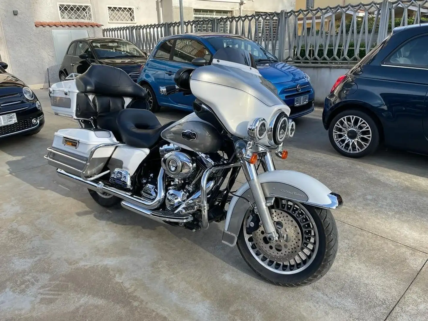 Harley-Davidson Ultra Classic Bílá - 1