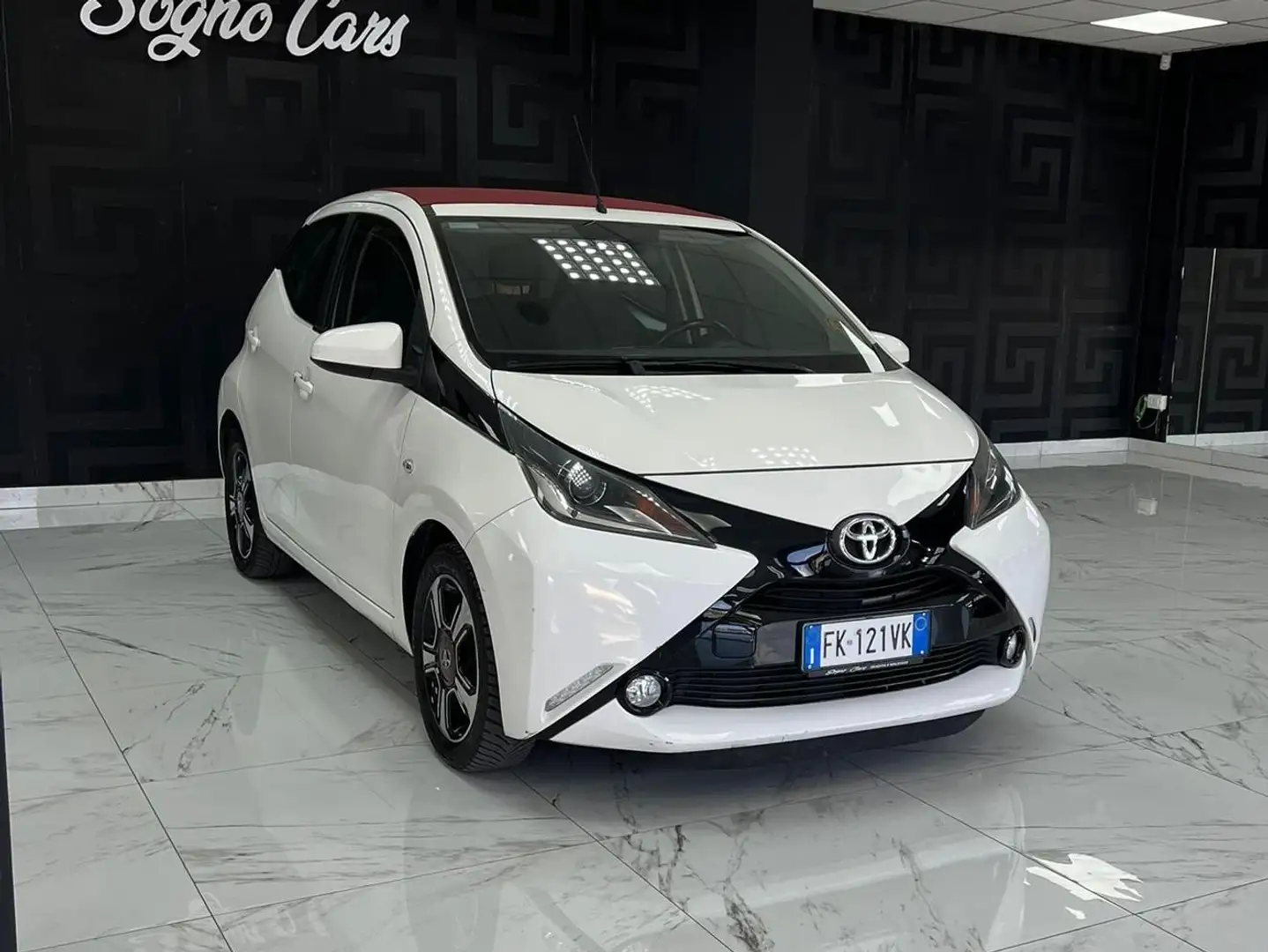 Toyota Aygo Aygo II 2014 5p 1.0 x-play my15 Weiß - 2
