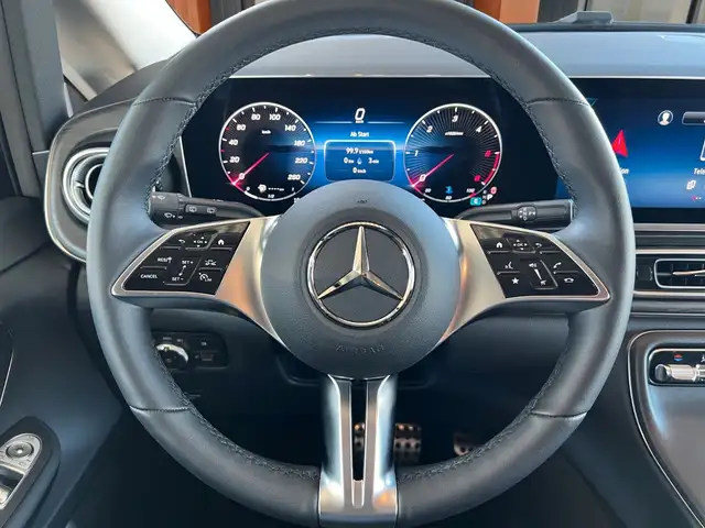 Mercedes-Benz V 300 view 9