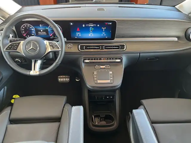 Mercedes-Benz V 300 view 7