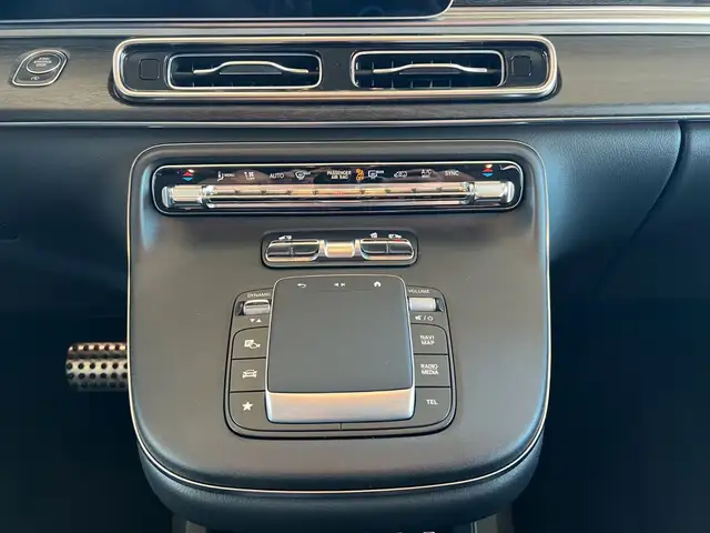 Mercedes-Benz V 300 view 8