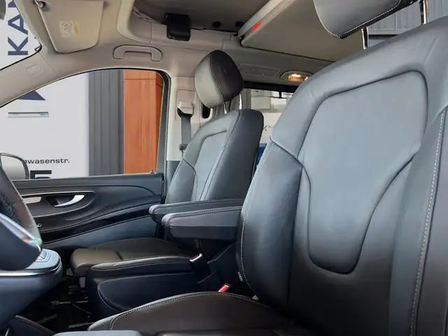 Mercedes-Benz V 300 view 6