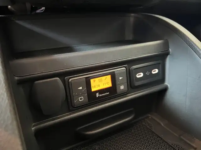 Mercedes-Benz V 300 view 15