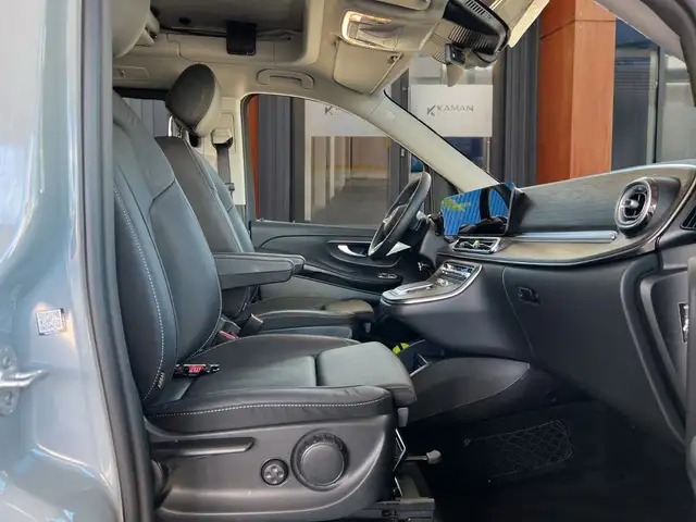 Mercedes-Benz V 300 view 5