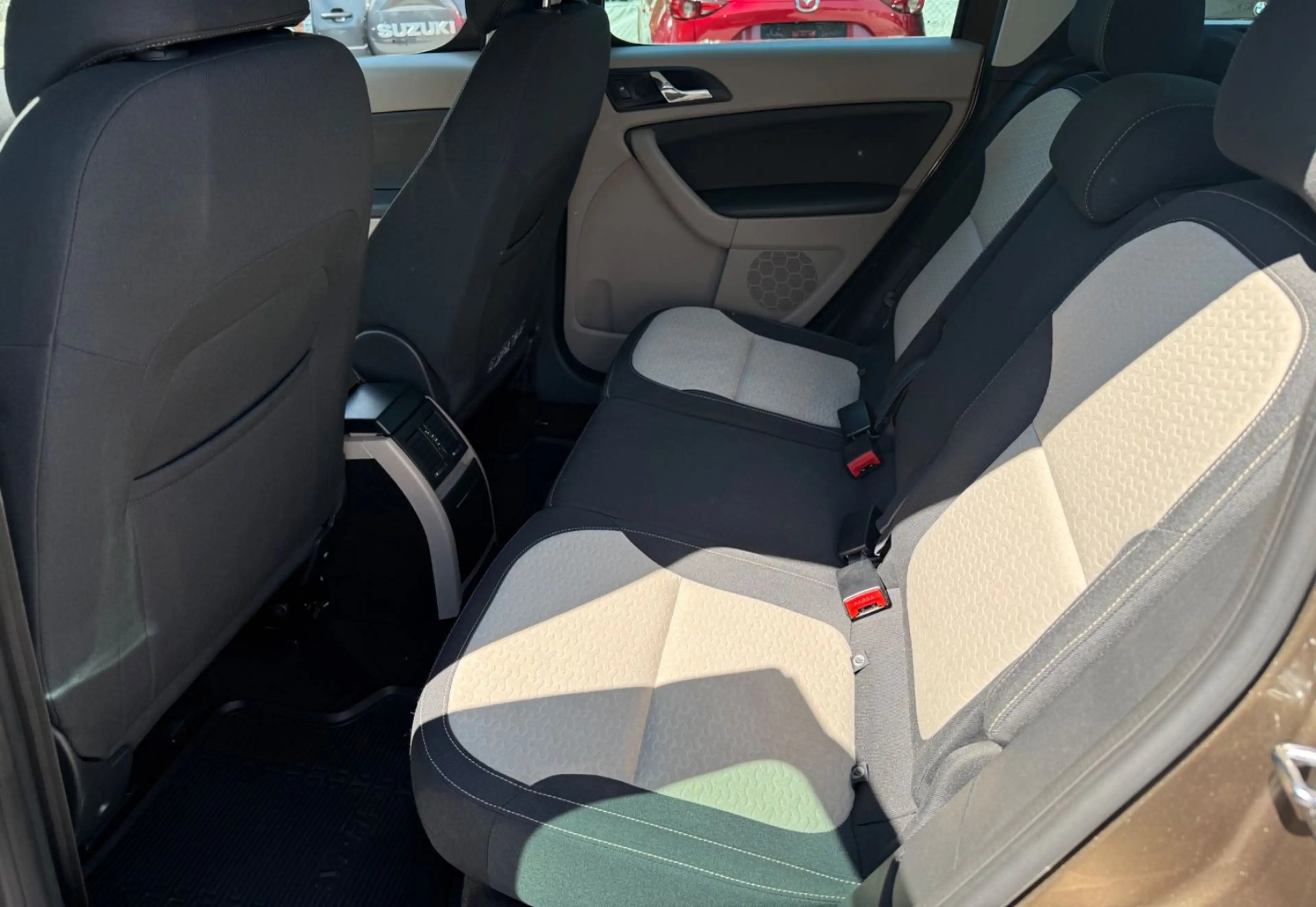 Skoda Yeti Skoda Yeti 1.8 TSI DSG 4x4 Elegance 78.500 km — photo 8