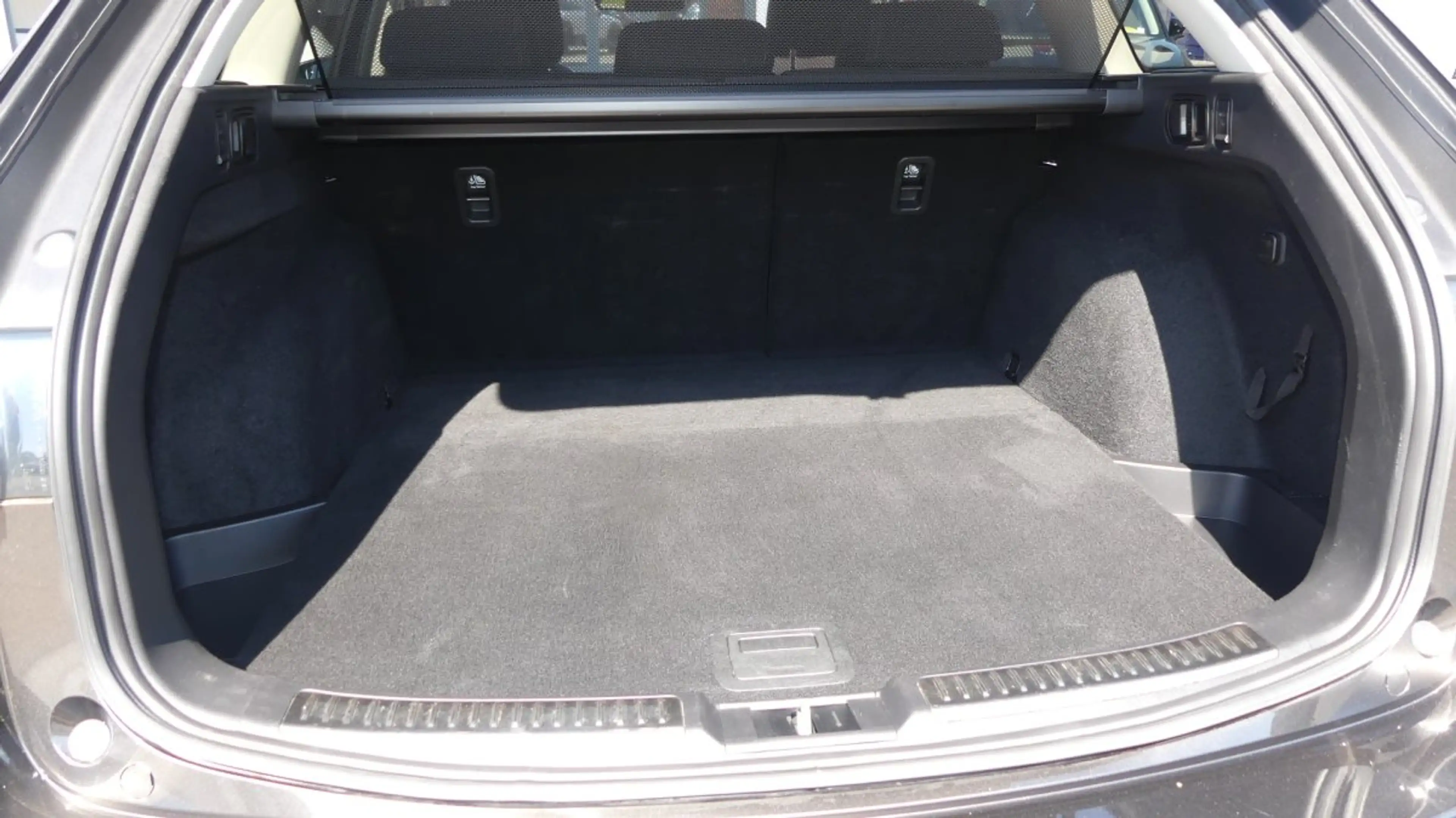 Mazda 6 2,0i Kombi Sports-Line AHK — photo 12