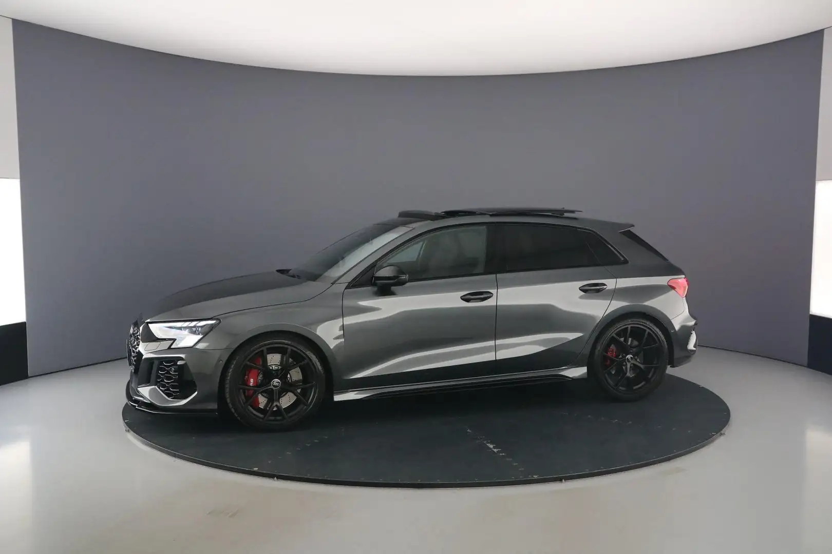 Audi RS3 Sportback 2.5 TFSI RS 3 quattro | Pano | 280km/h | Grijs - 2