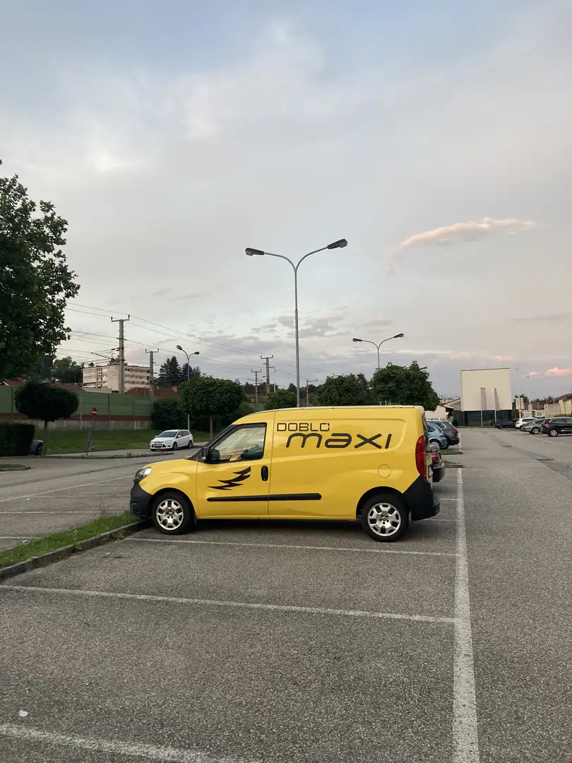 Fiat Doblo Maxi Gelb - 1