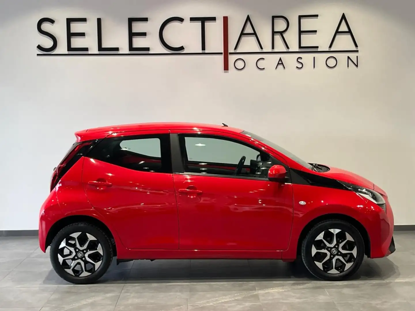 Toyota Aygo 1.0 VVT-i x-play Rojo - 2