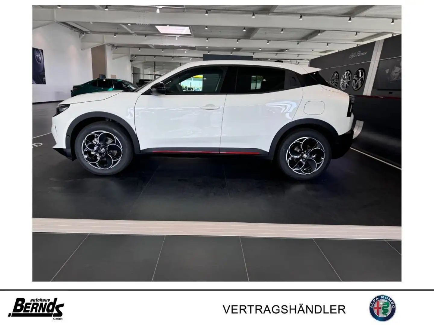Alfa Romeo Junior 1.2 VGT Ibrida Speciale TECHNOLOGIE GLASSCHIEBED. Weiß - 2