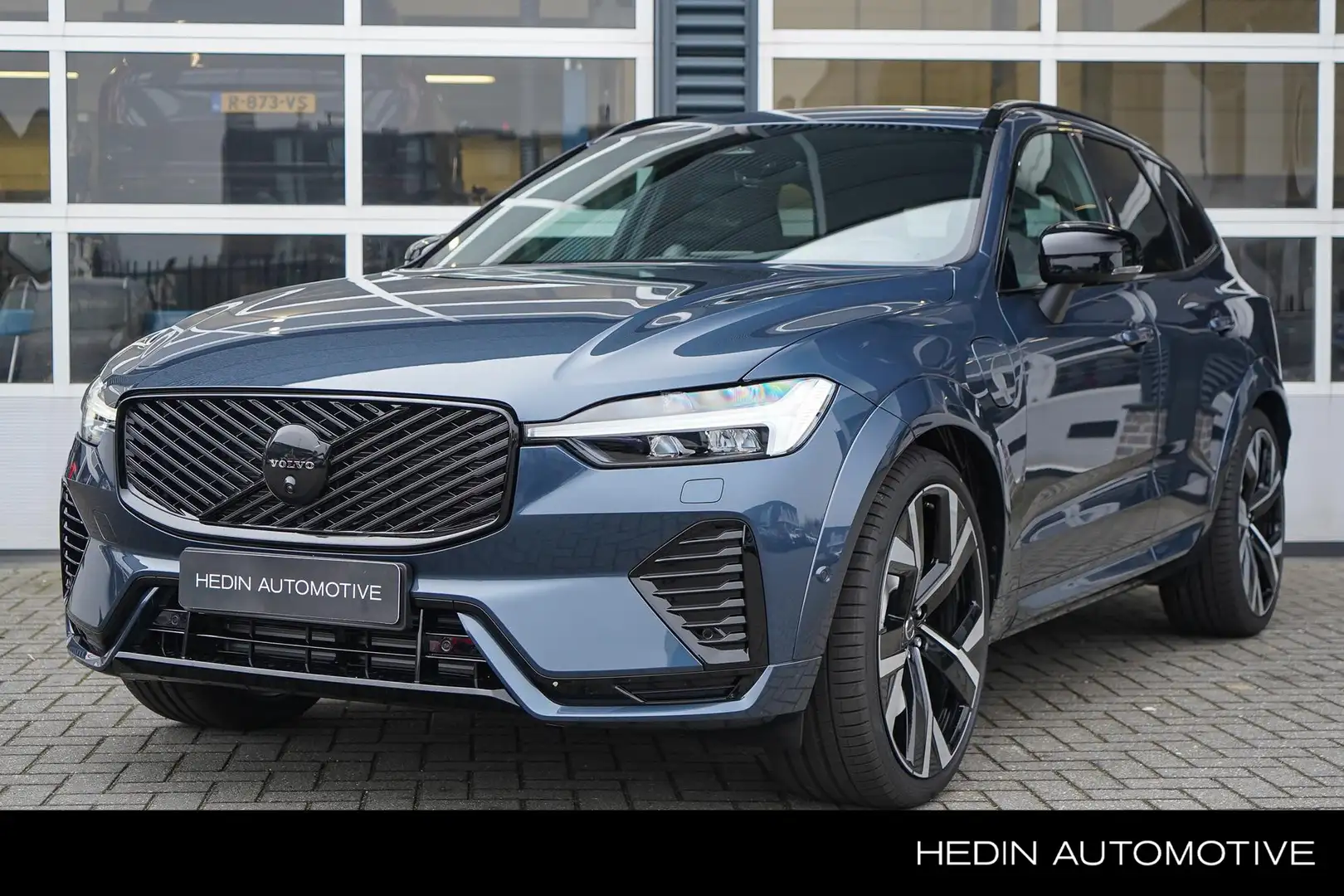 Volvo XC60 2.0 T6 Plug-in hybrid AWD Plus Black Edition | Bow Blau - 1