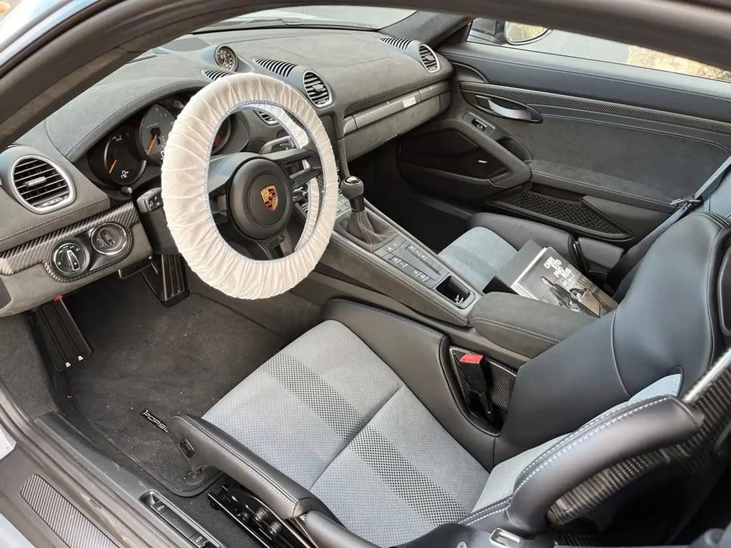 Porsche Cayman GT4 RS Šedá - 2