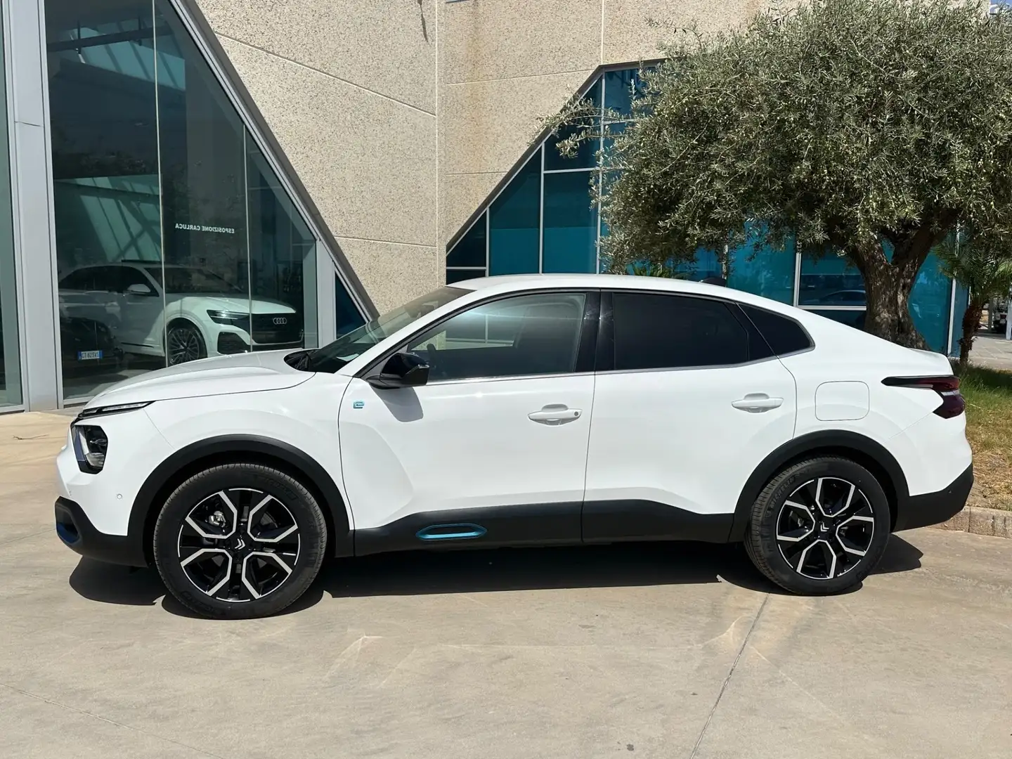 Citroen C4 elettrica Shine possibilità noleggio no scoring Bianco - 2