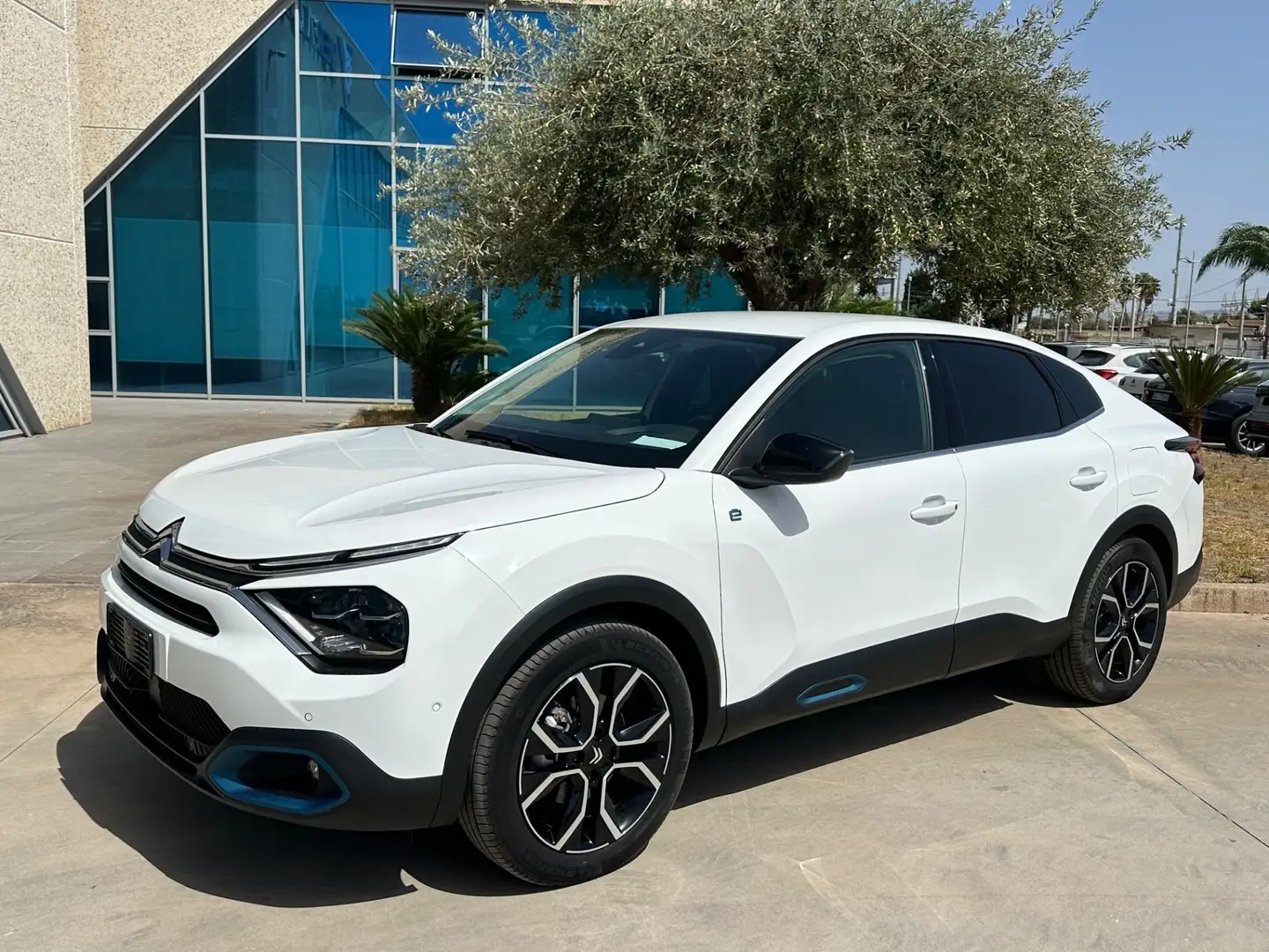 Citroen C4 elettrica Shine possibilità noleggio no scoring Bianco - 1