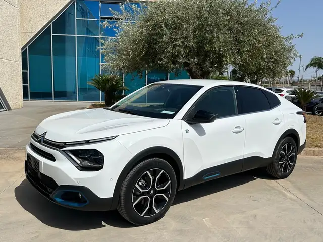 Citroen C4 elettrica Shine possibilità noleggio no scoring