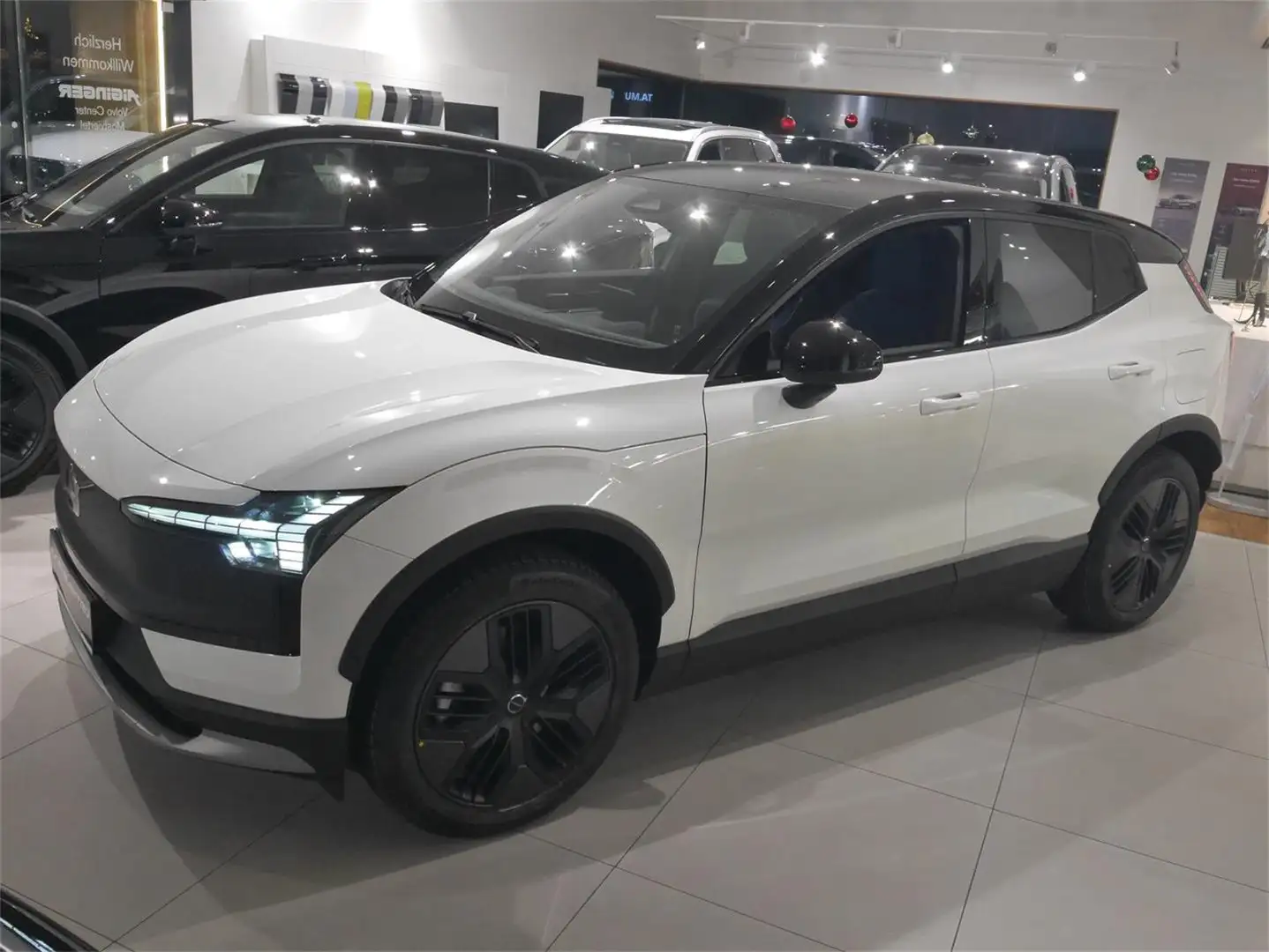 Volvo EX30 Cross Country Twin Performance Ultra Weiß - 2