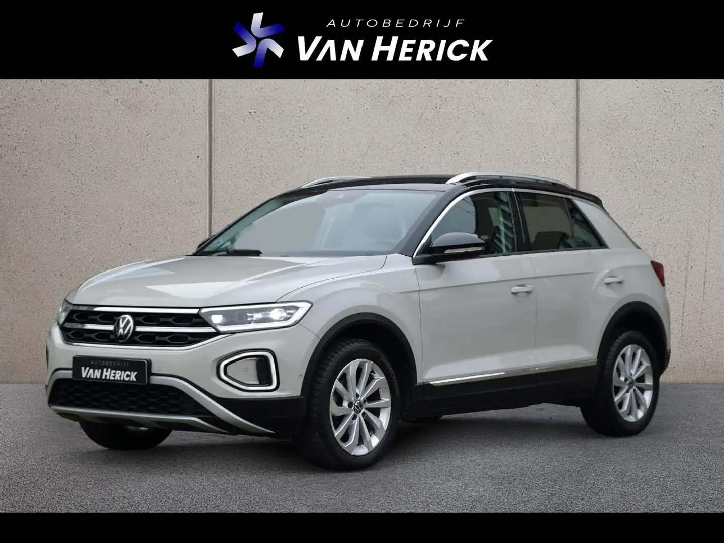 Volkswagen T-Roc 1.5 TSI Style 150PK Automaat | Winterpakket | ACC Grijs - 1