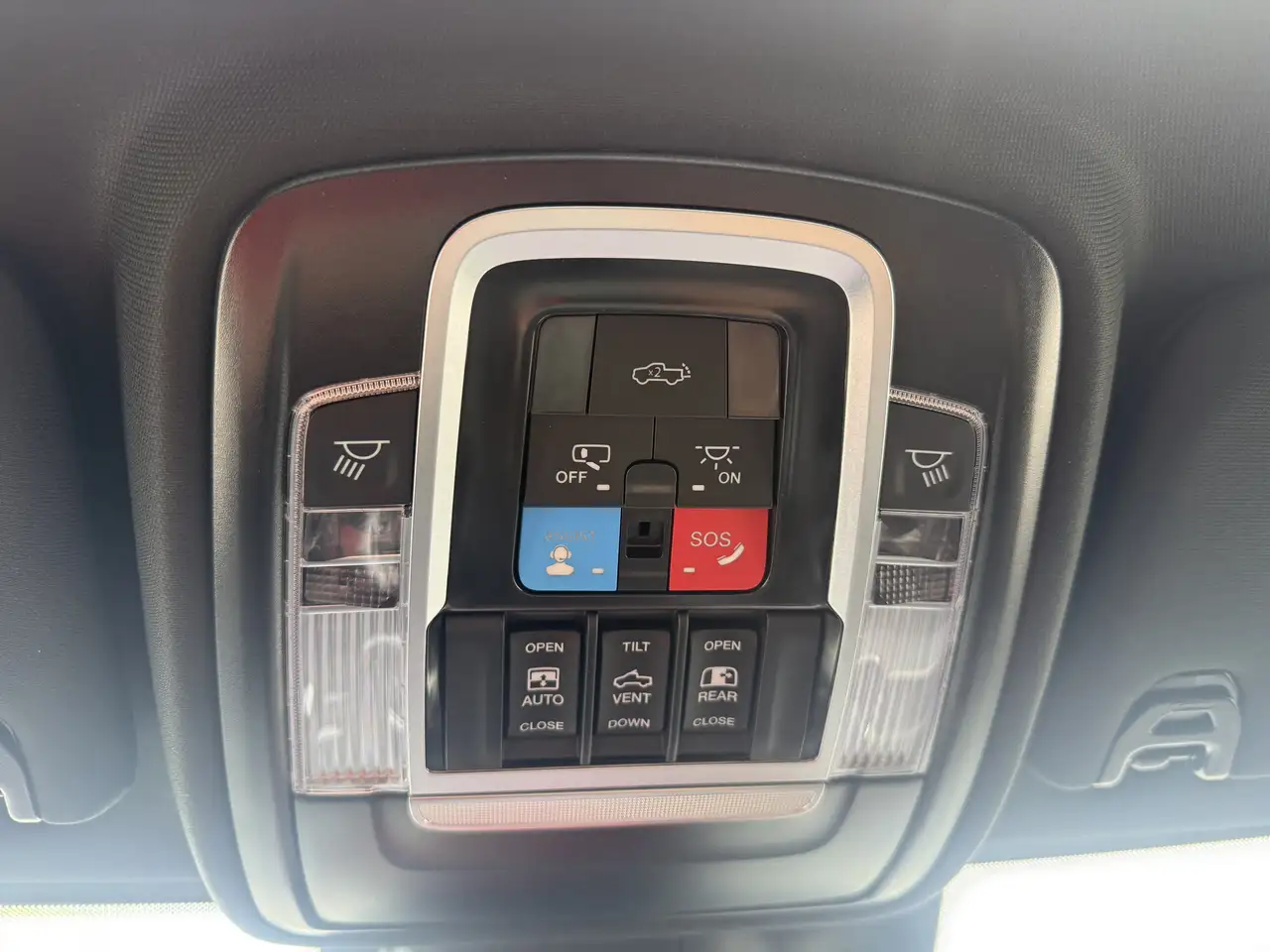 RAM 2500 снимка RAM 2500
