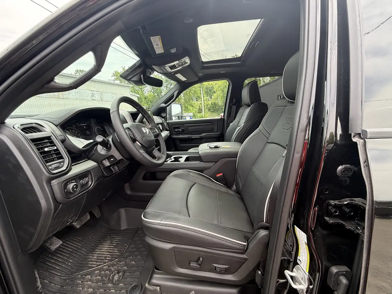 RAM 2500 снимка RAM 2500