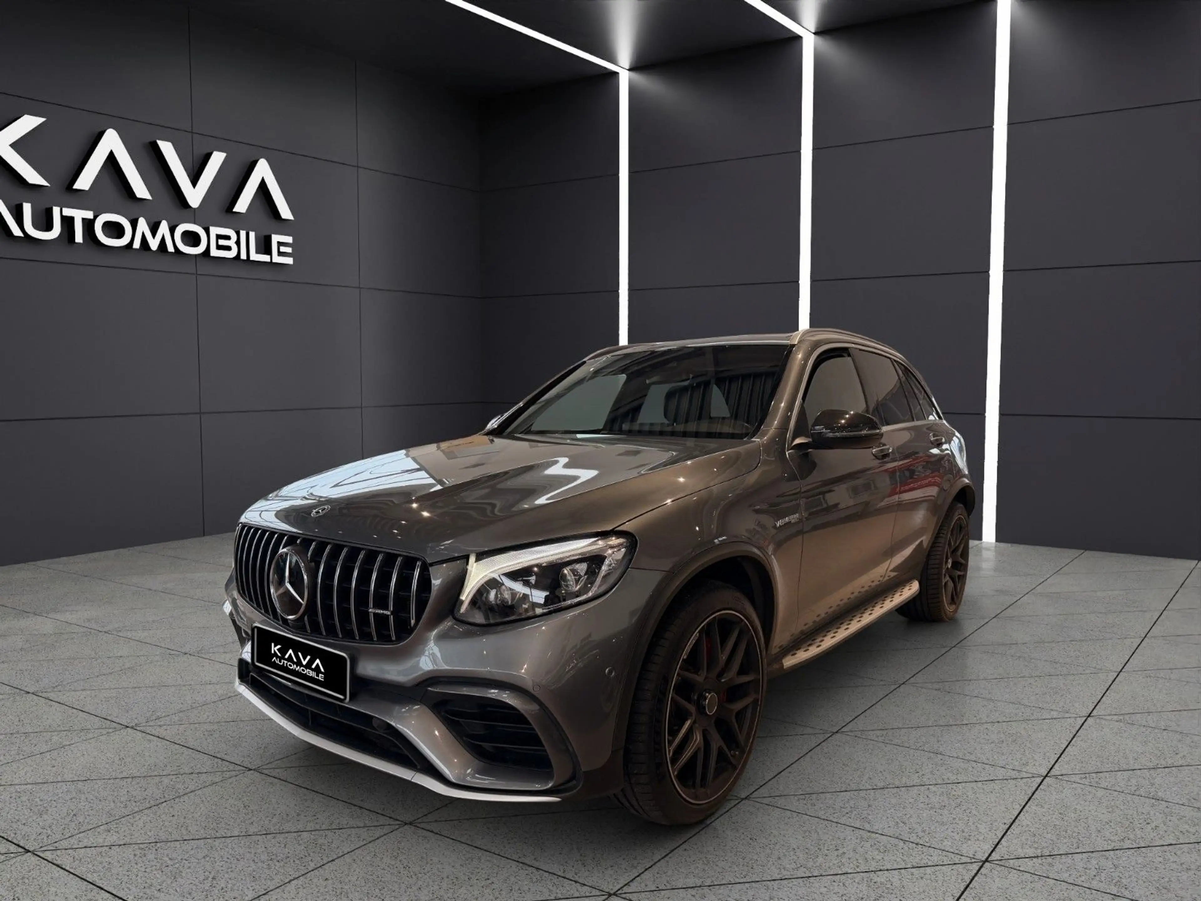 Mercedes-Benz GLC 63 AMG *4Matic*V8*Panorama*360Kamera*LED