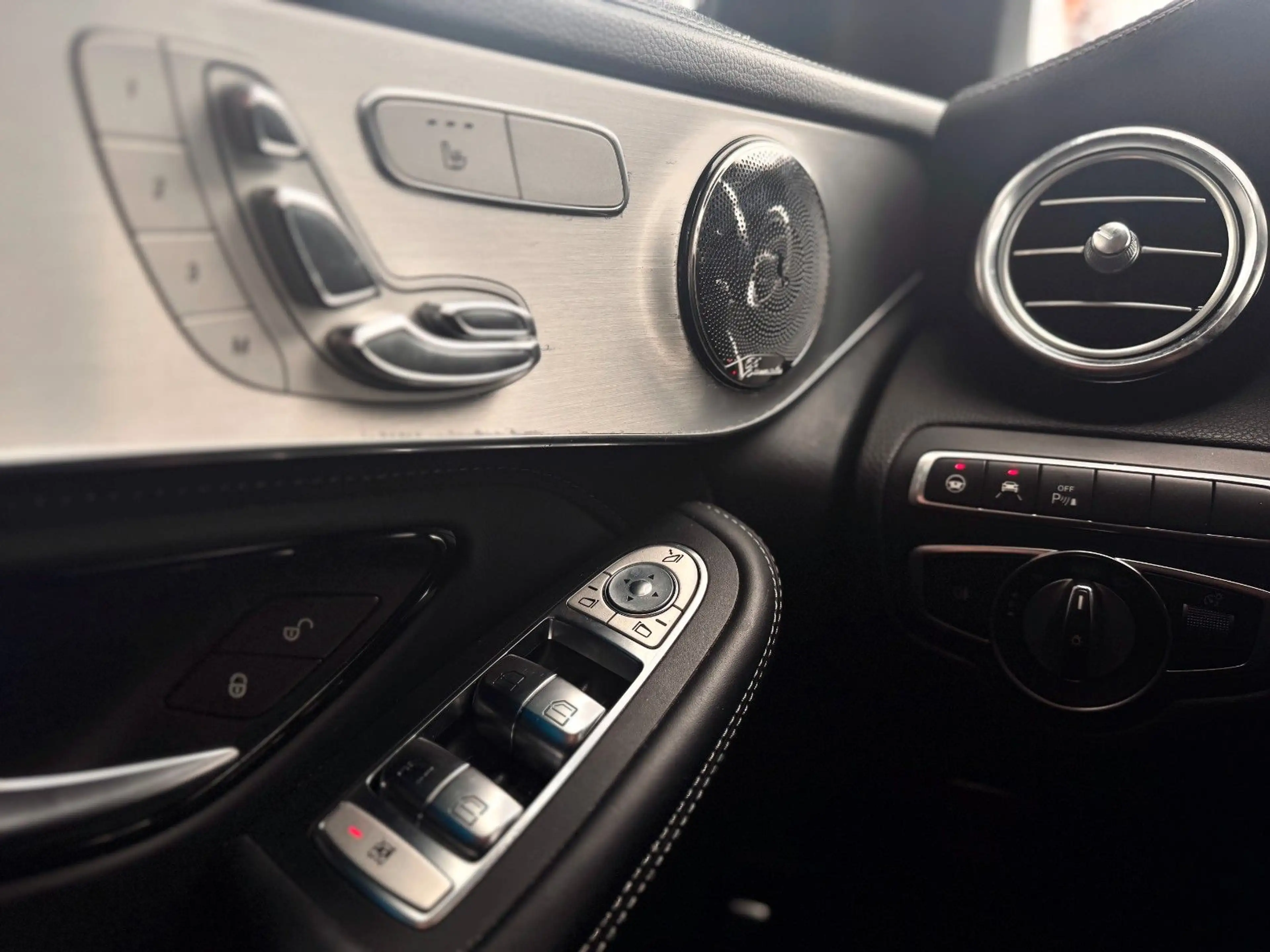 Mercedes-Benz GLC 63 AMG *4Matic*V8*Panorama*360Kamera*LED — photo 13