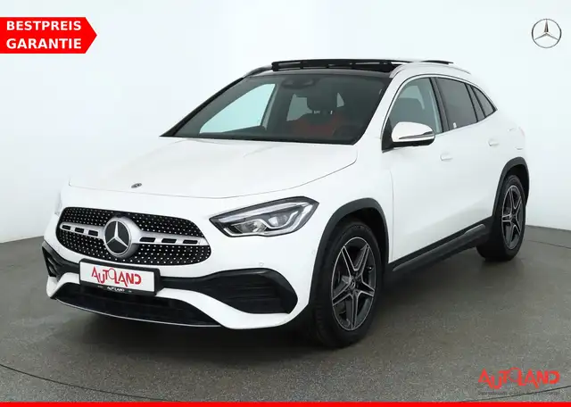 Mercedes-Benz GLA 250 AMG Line 4Matic LED Panorama Leder AHK