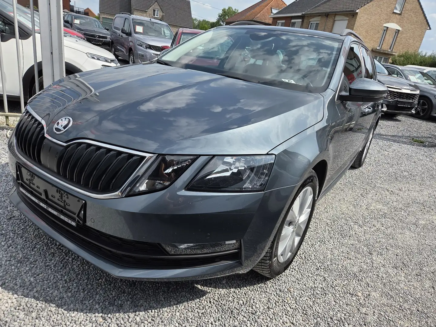 Skoda Octavia SW 1.6 CR TDi DSG☆NAVI☆ADAPCRUISE☆CARPLAY☆DAB☆CAM☆ Grijs - 1