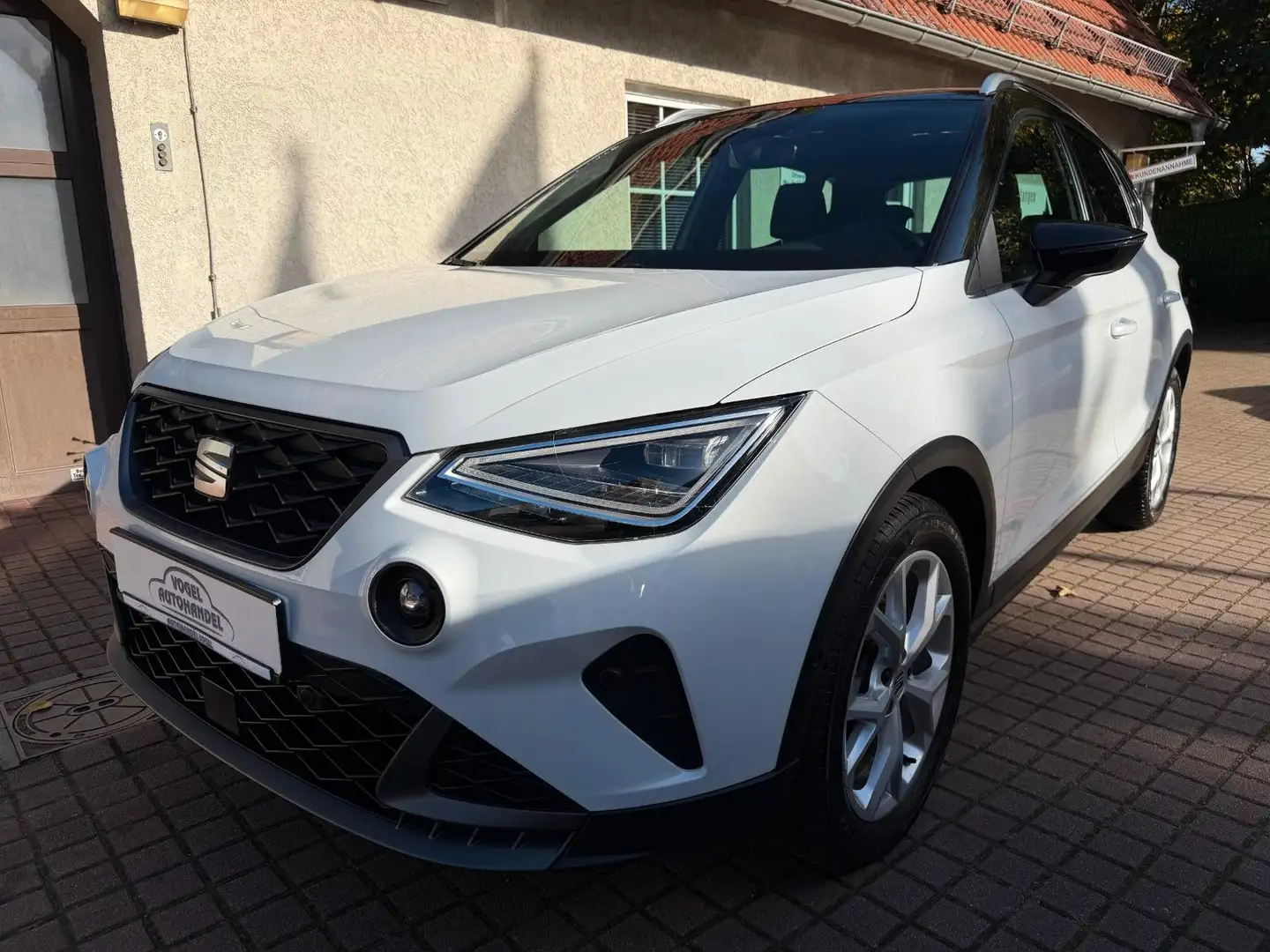 SEAT Arona FR*AUTOMATIK*LED*CAM*DAB*NAVI* Blanco - 1