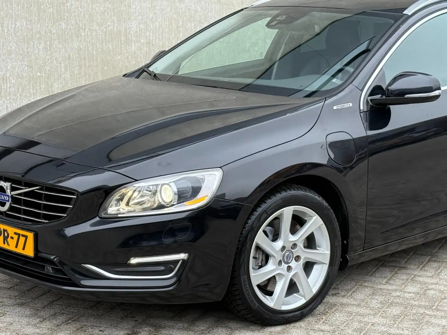 Volvo V60 2.4 D6 AWD PHEV 215pk 2013 Zwart LEDER|NAP|2E EIG. Noir - 2