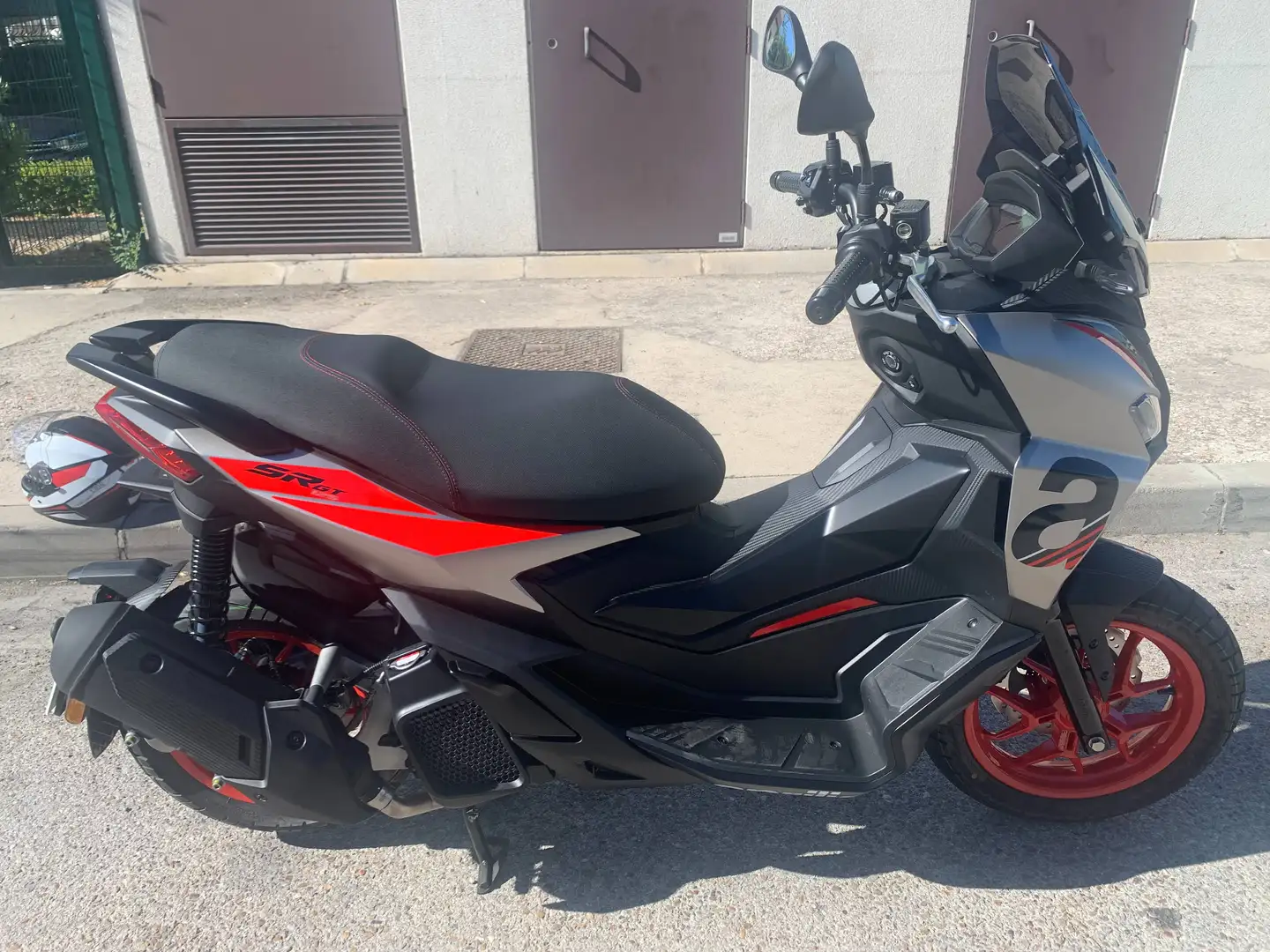 Aprilia SR GT 125 Sport Gris - 1
