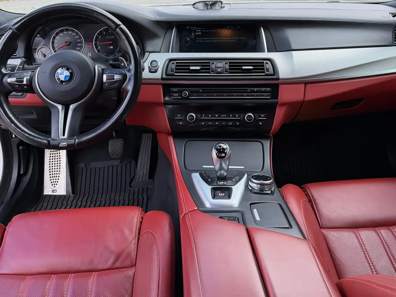 BMW M5 снимка BMW M5