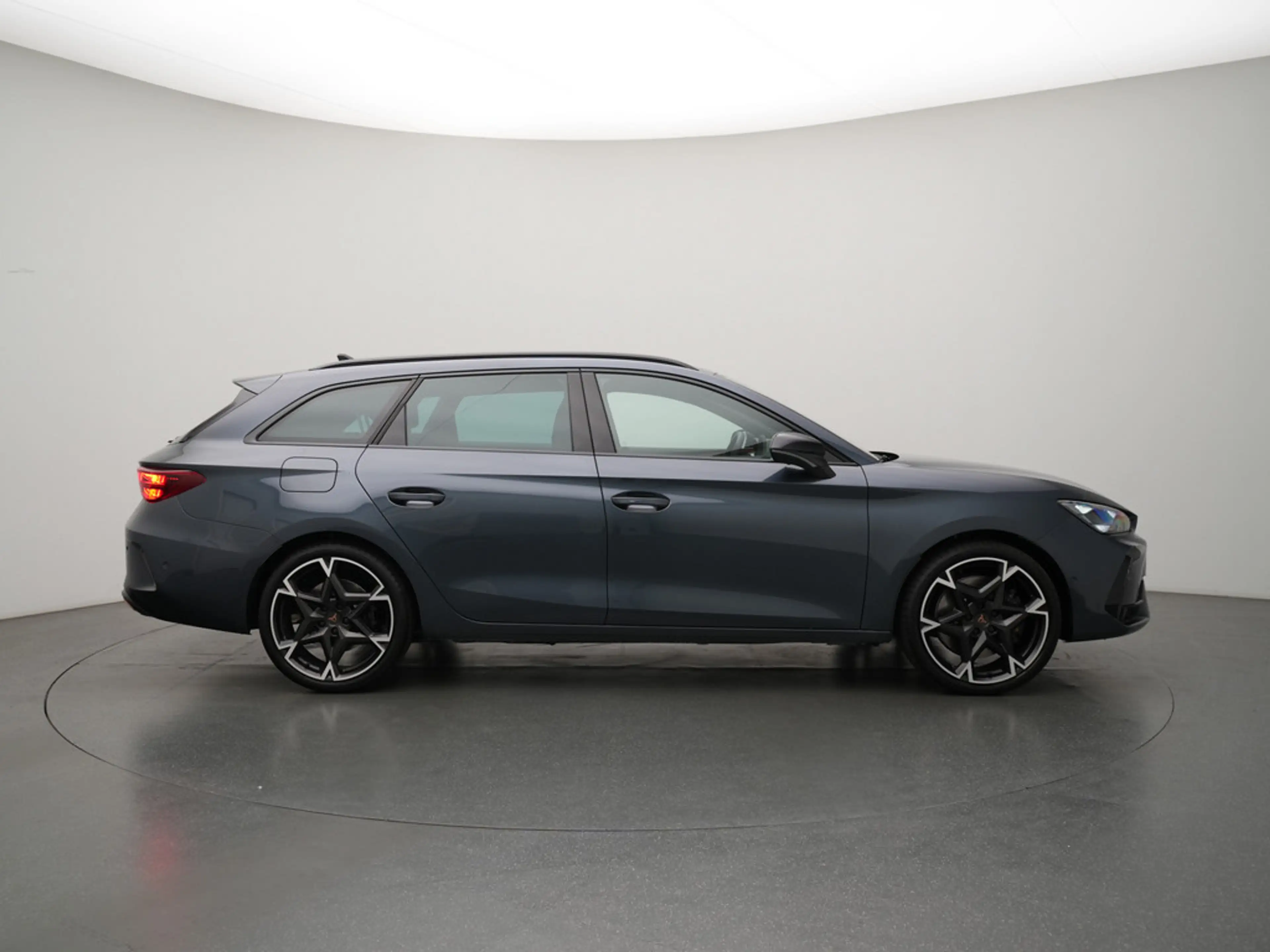 CUPRA Leon Sportstourer VZ DSG e-Hybrid MATRIX AHK — photo 3