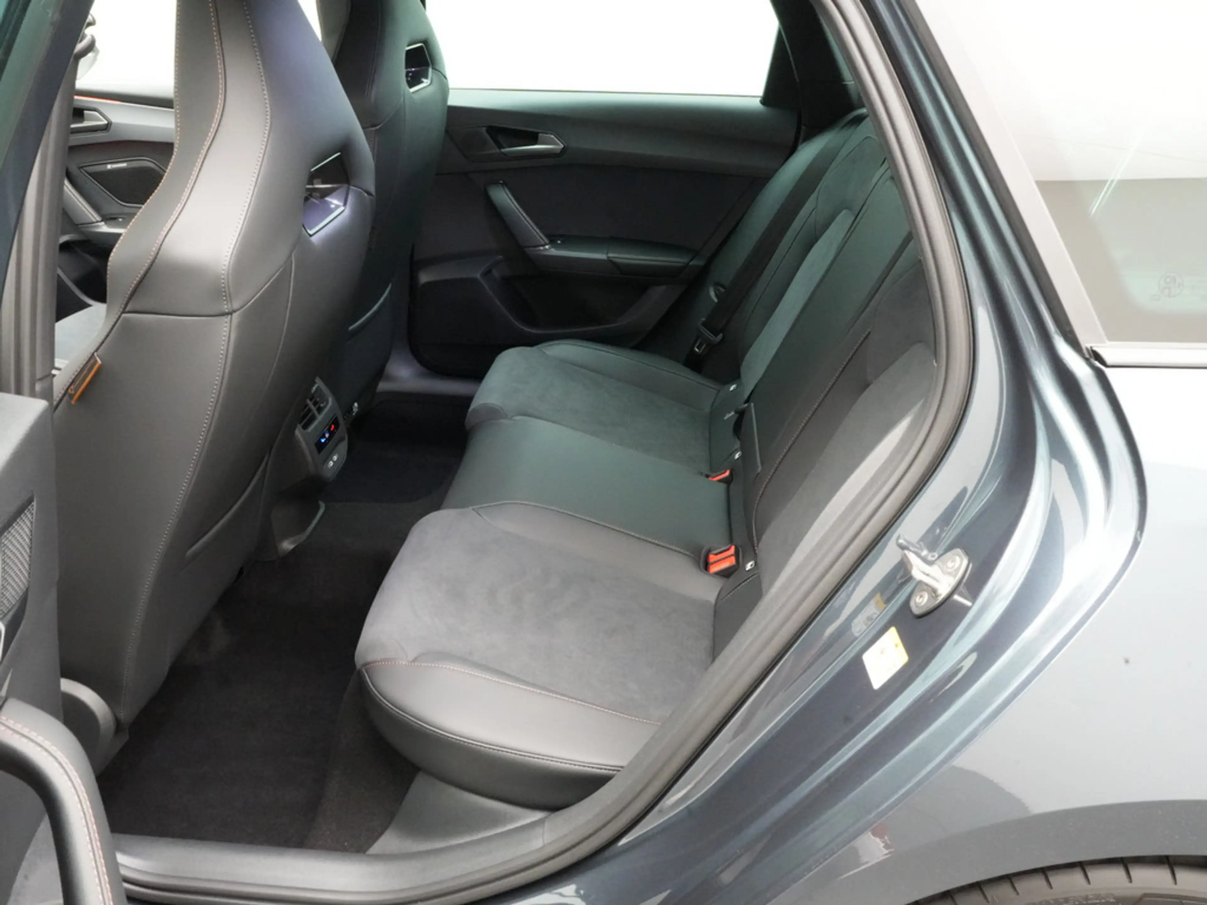 CUPRA Leon Sportstourer VZ DSG e-Hybrid MATRIX AHK — photo 8