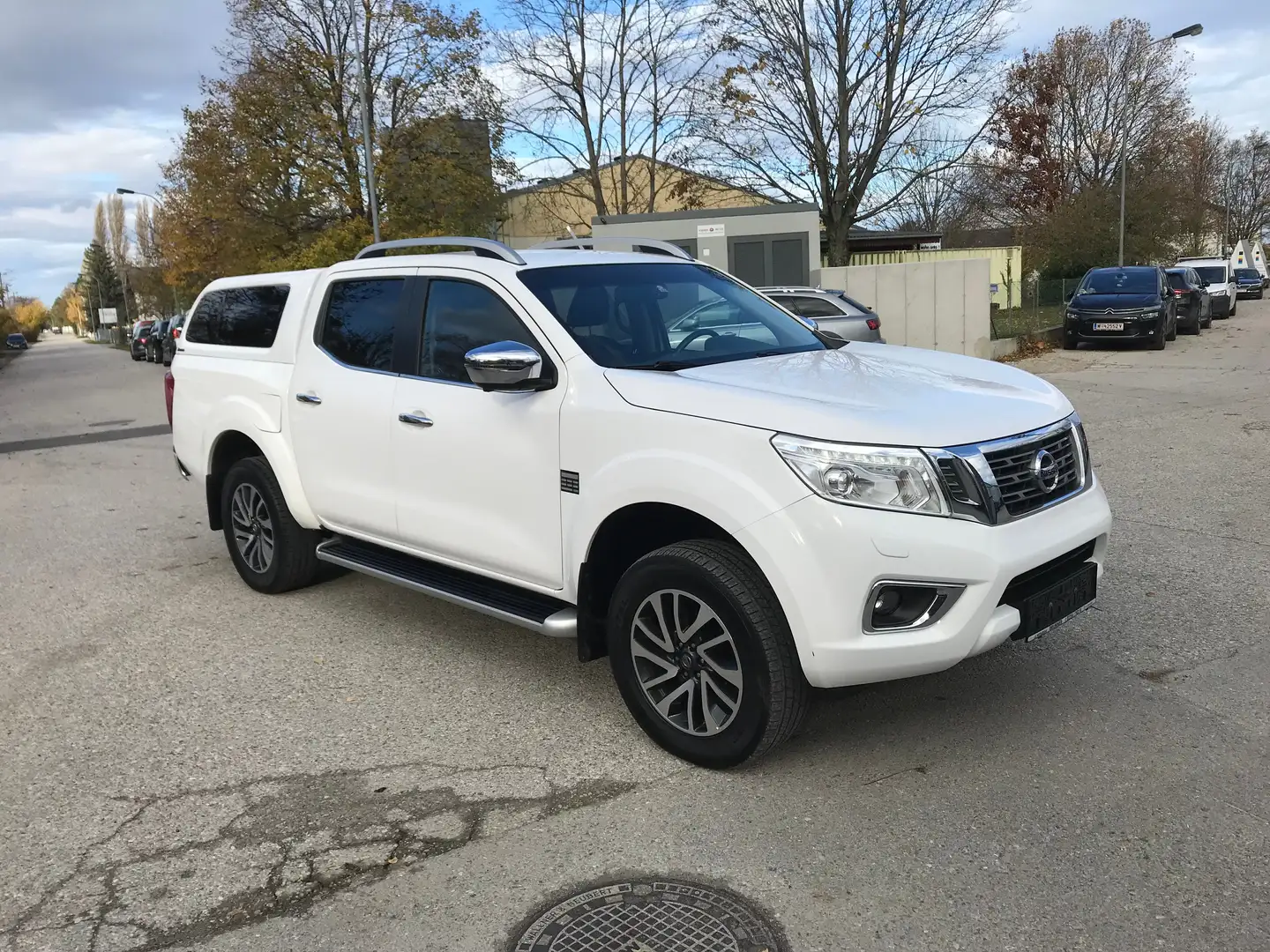 Nissan Navara Double Cab 4x4 2,0 dCi N-Connecta Weiß - 1