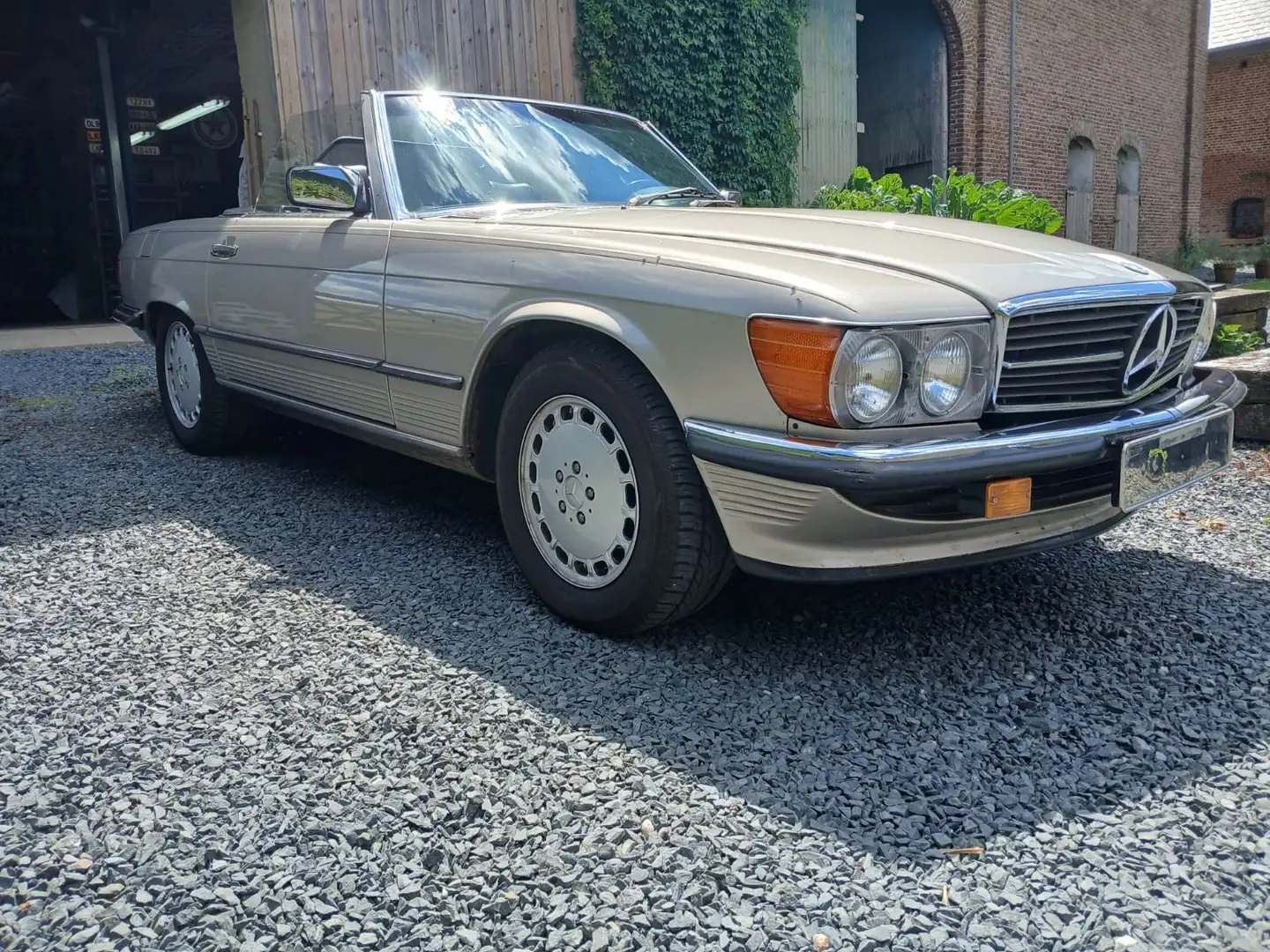 Mercedes-Benz SL 560 Or - 1