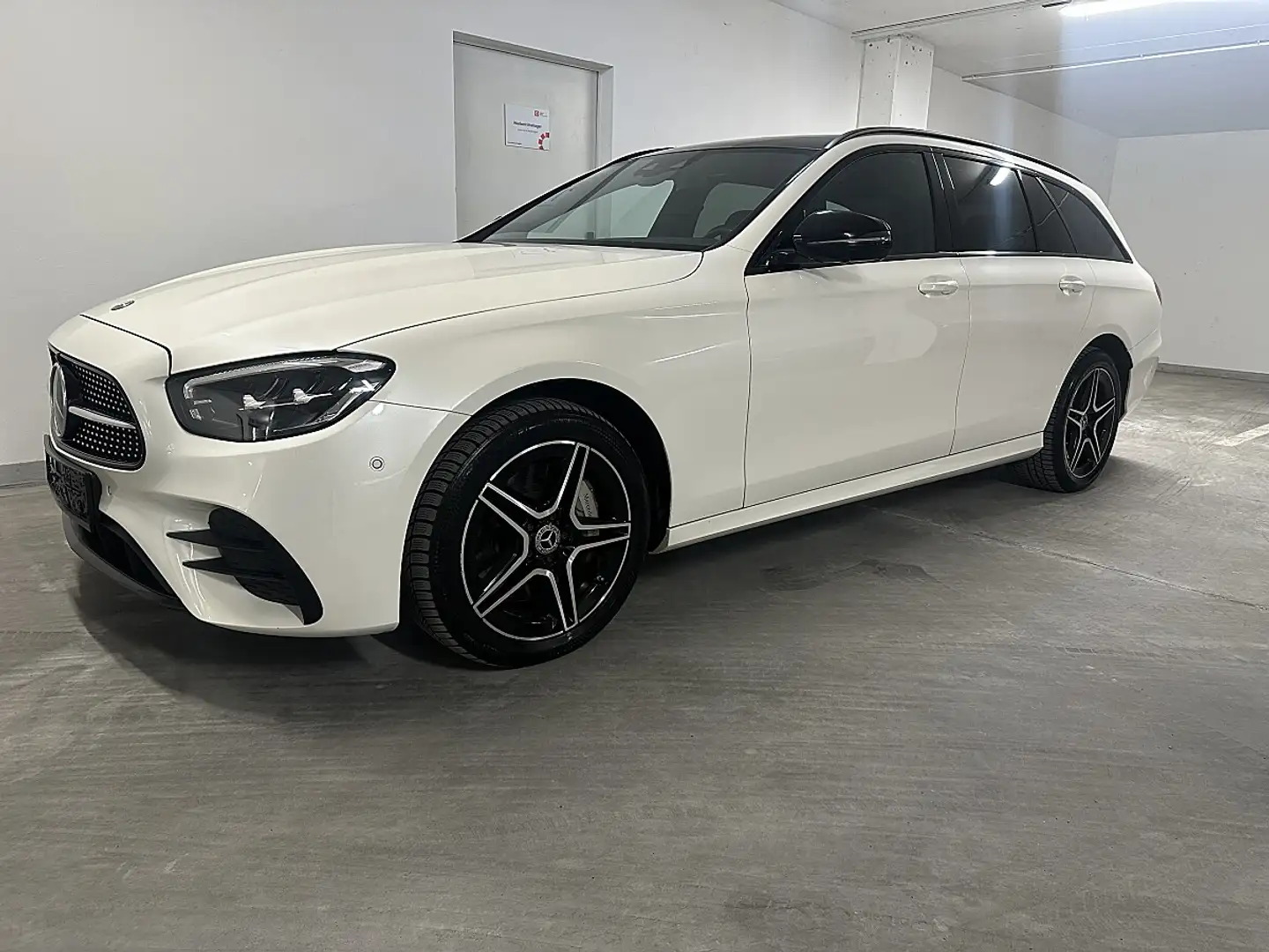 Mercedes-Benz E 300 de AMG Line 4Matic Weiß - 1