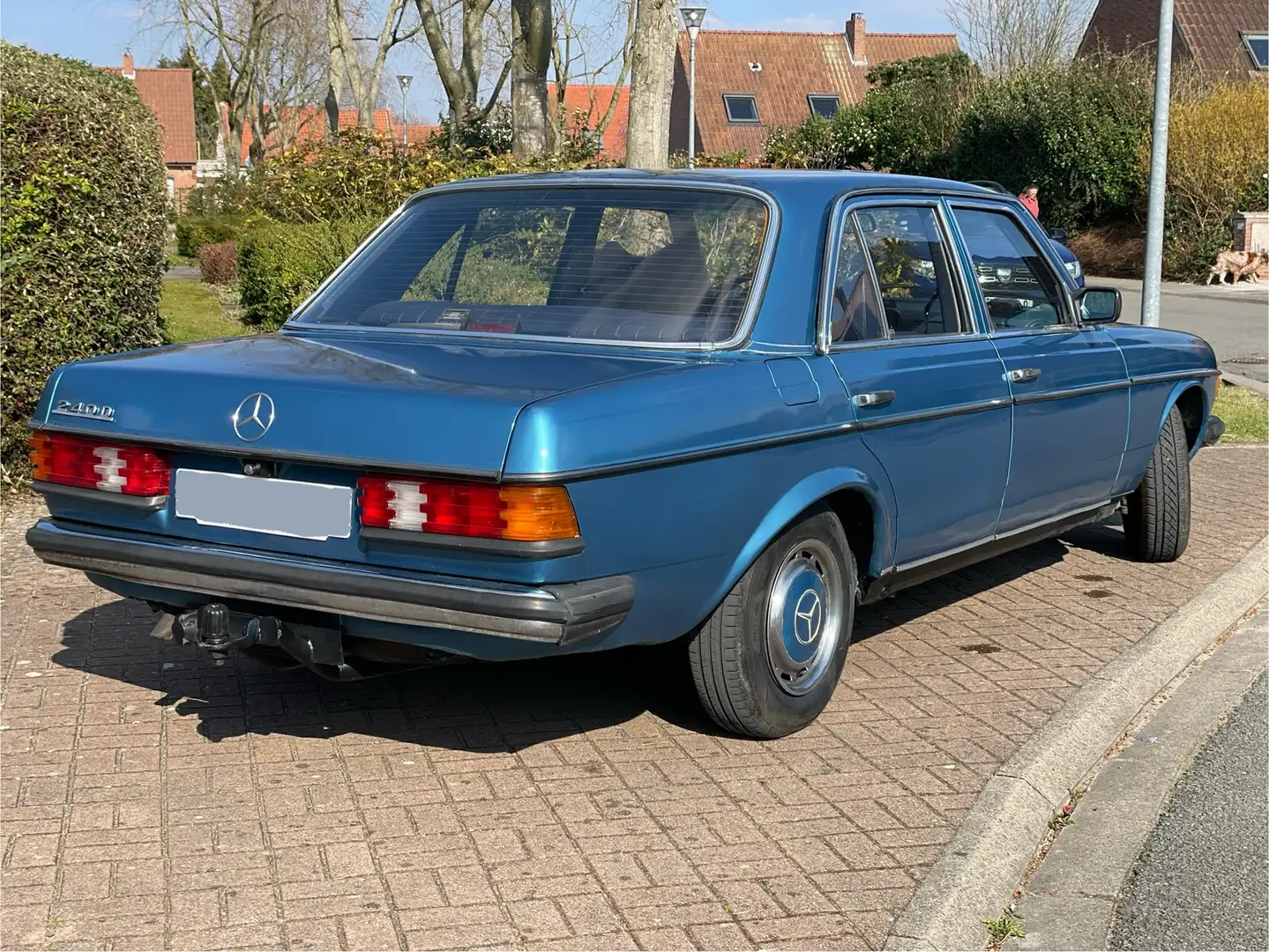 Mercedes-Benz 240 - 2