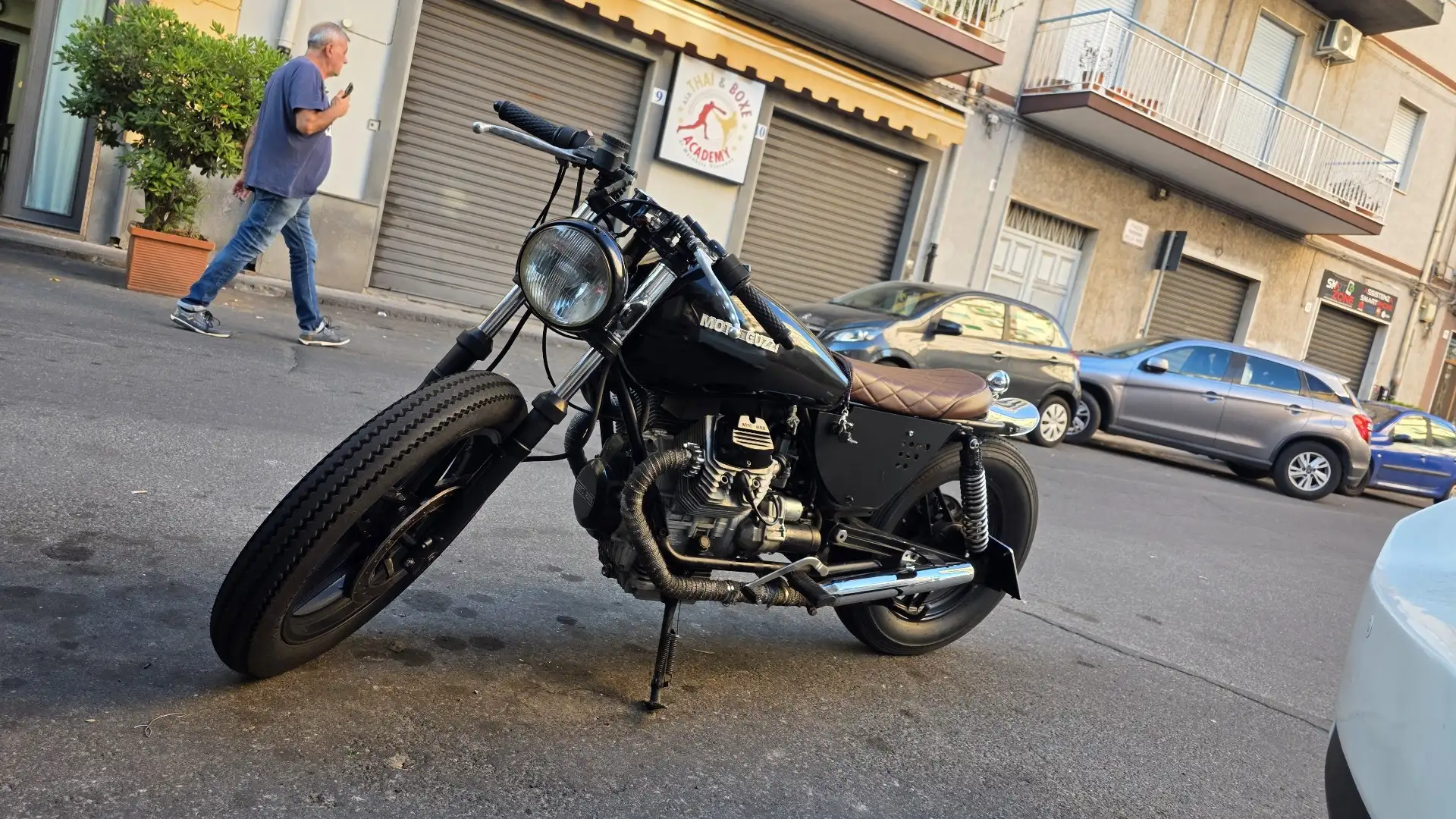 Moto Guzzi V 35 C - Cafe Racer Negro - 1