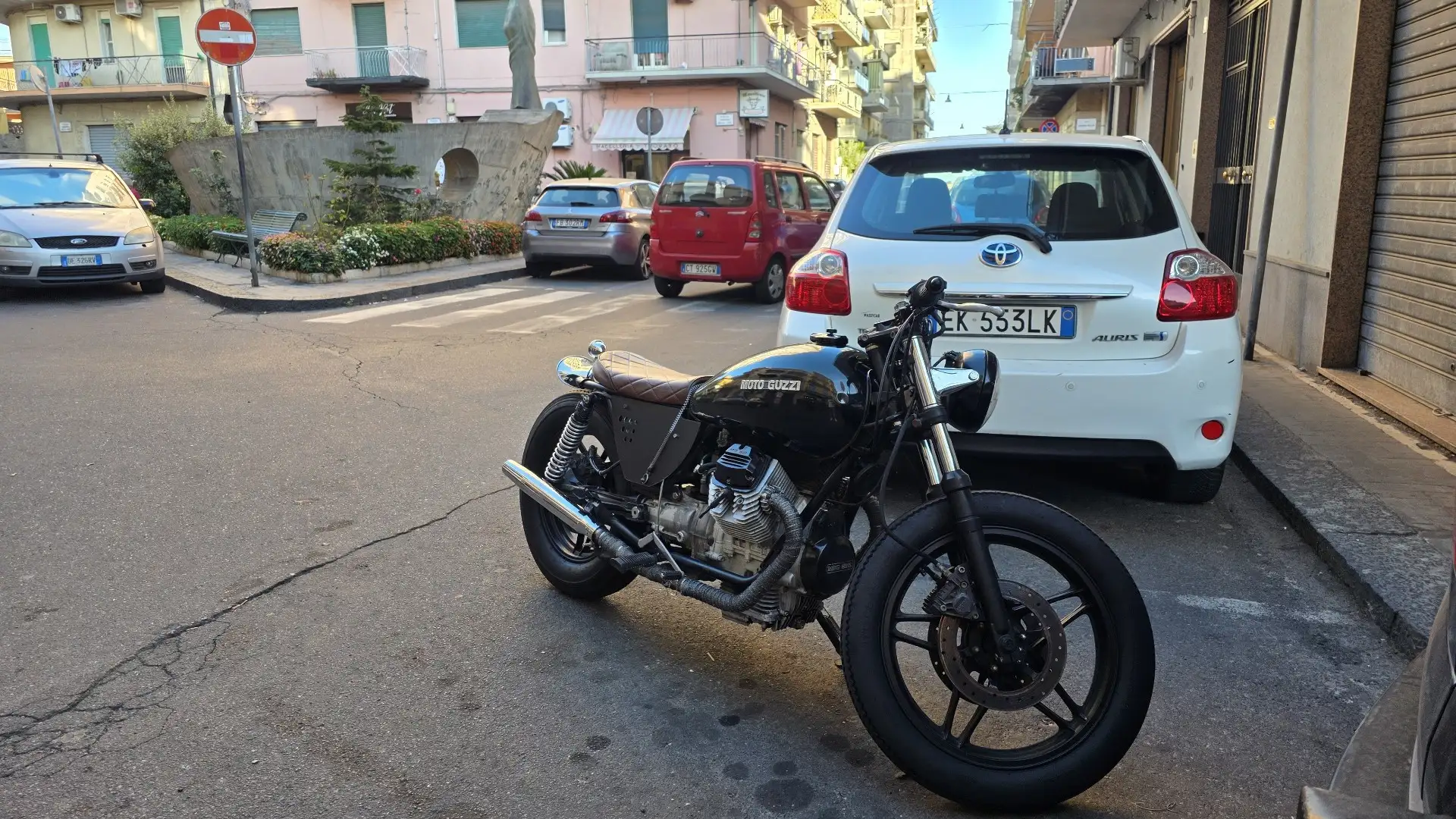 Moto Guzzi V 35 C - Cafe Racer Negro - 2