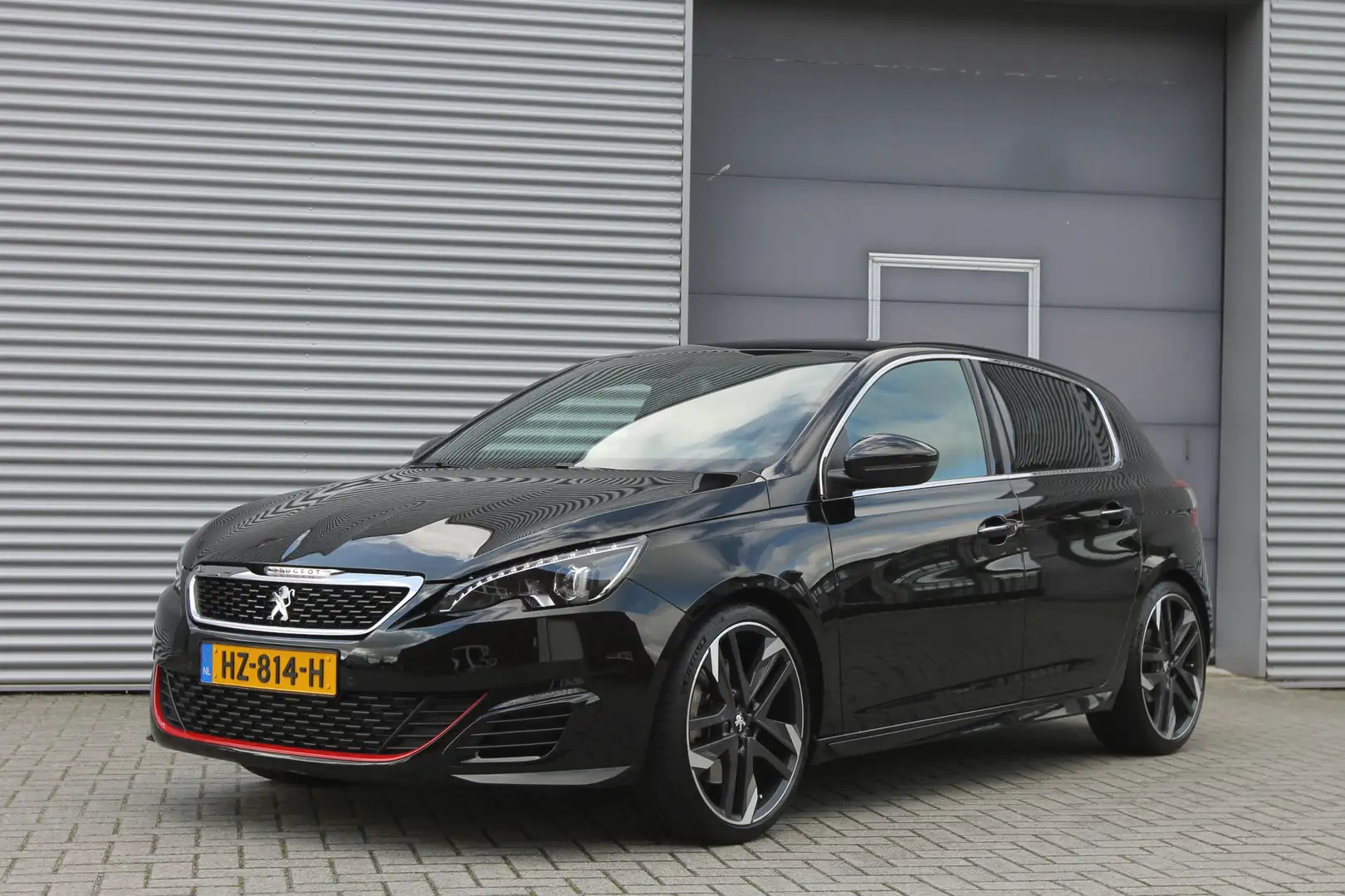 Peugeot 308 1.6 e-THP GTi 250 I NL. Auto I Navi I Camera Zwart - 1