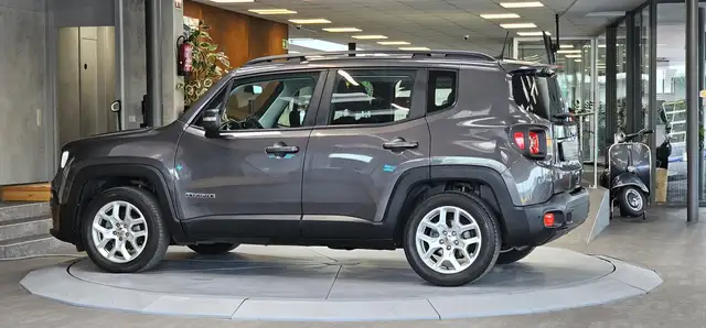 Jeep Renegade view 3