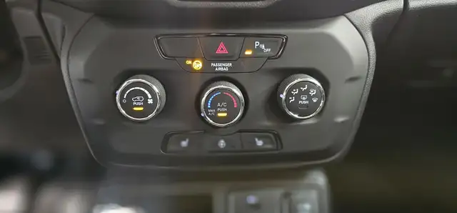 Jeep Renegade view 14