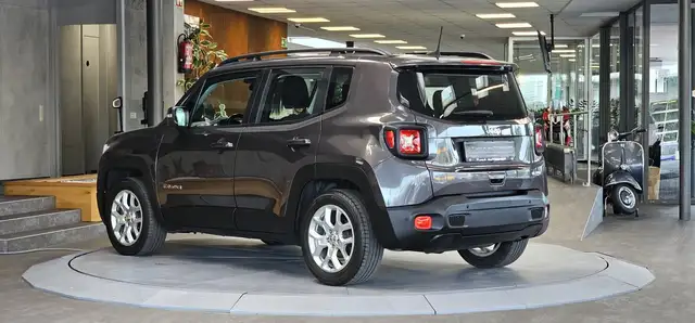 Jeep Renegade view 4