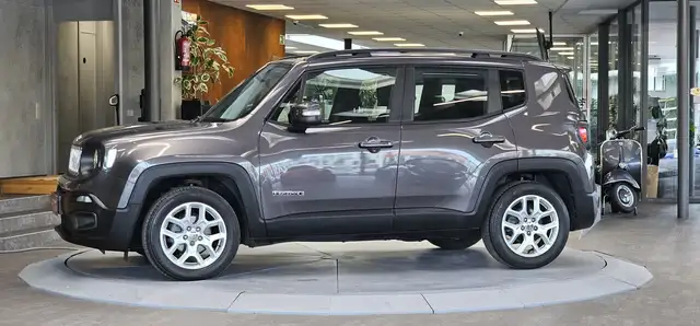 Jeep Renegade view 2