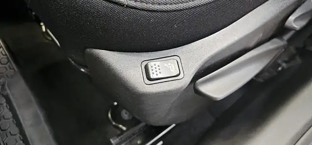Jeep Renegade view 13