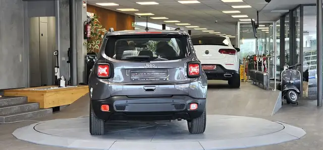 Jeep Renegade view 5