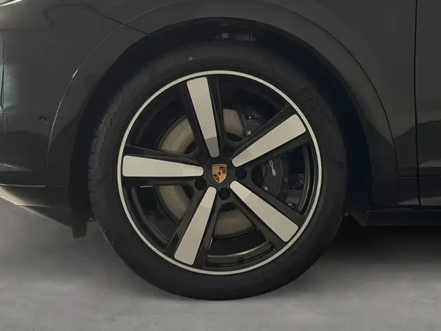 Porsche Cayenne view 9