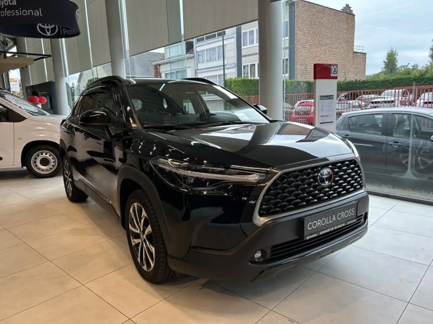 Toyota Corolla Cross Style DIRECTIEWAGEN Zwart - 2