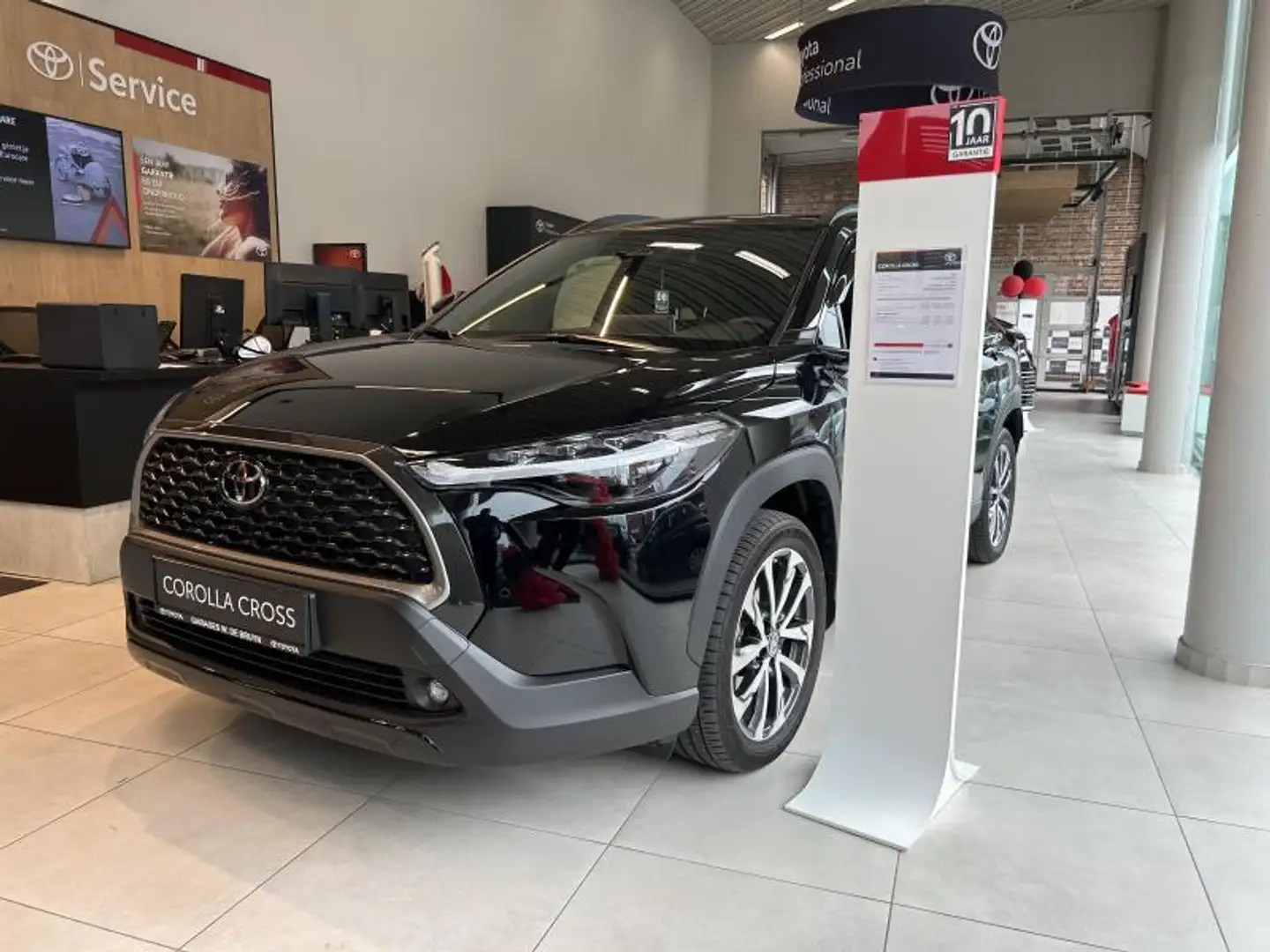 Toyota Corolla Cross Style DIRECTIEWAGEN Zwart - 1